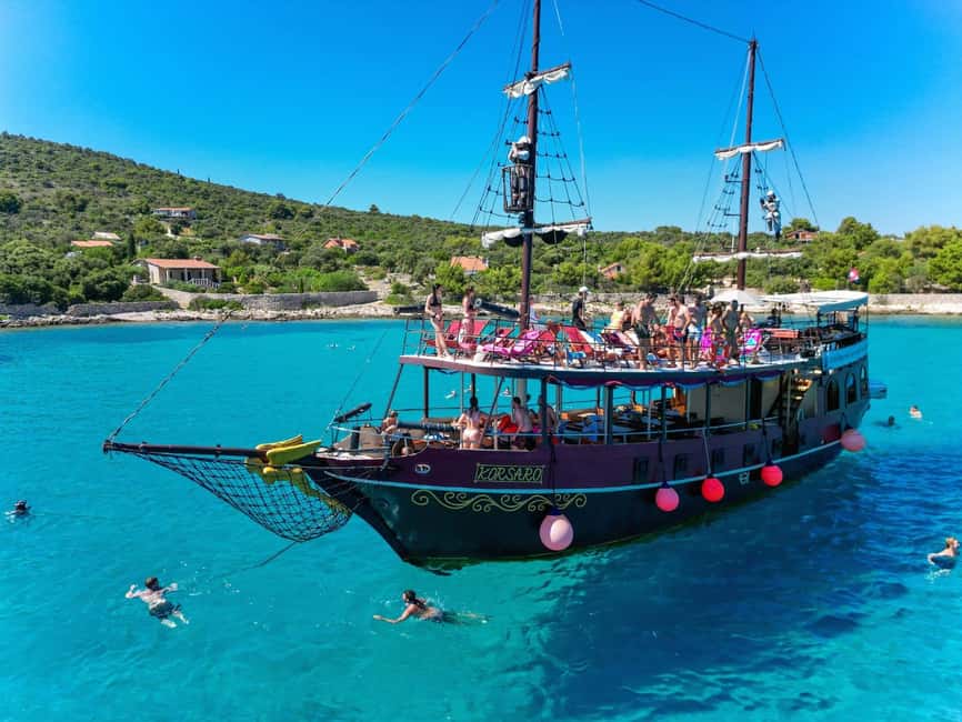 Split: Blue Lagoon Underwater Museum Tour w/Lunch & Drinks - Lunch is served while the ship is moving