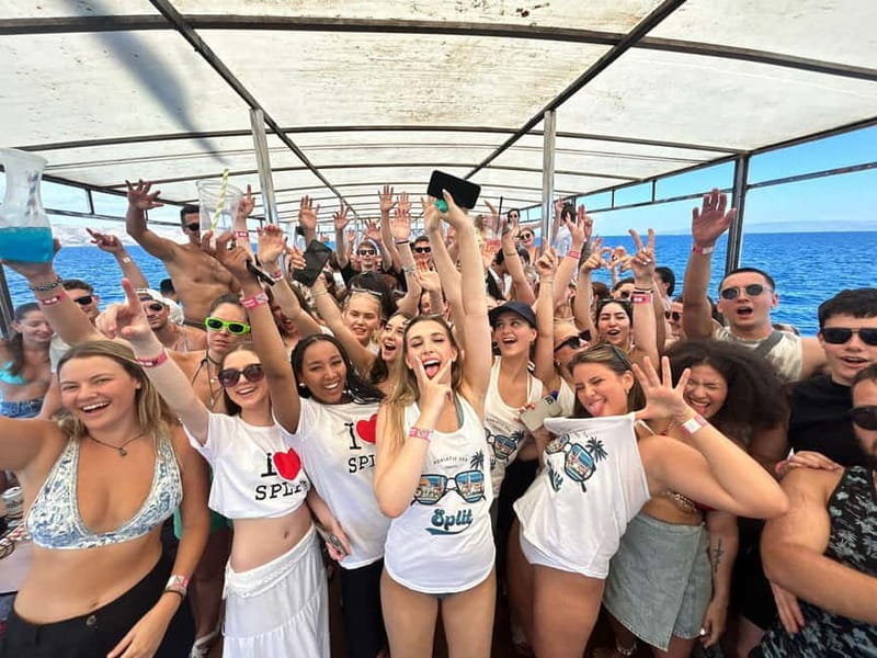 Split: Captain’s Boat Party – Blue Lagoon, DJ & Free Shots - Key points at a glance