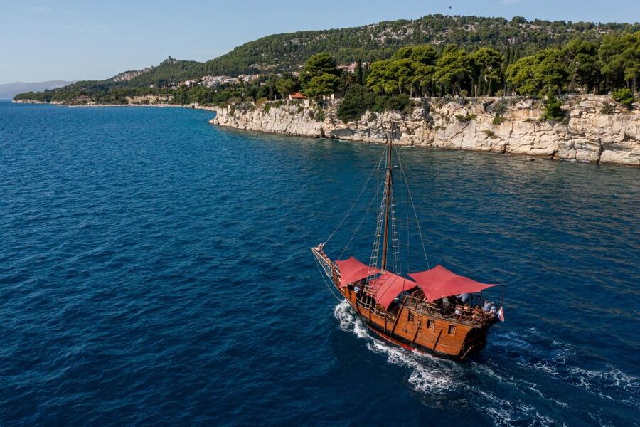 Split: Cruise on Columbo's Pirate Ship "Santa Maria" - Drinks, photographs, and the pace of the ride