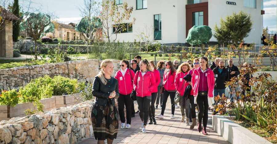 Split: Dalmatia for Nature Lovers Green Line Sightseeing Bus - Klis Fortress provides the big payoff