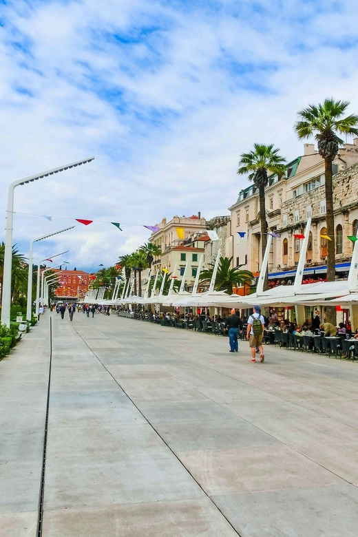 Split: Guided Walking Tour in English - Walking the narrow streets of Split