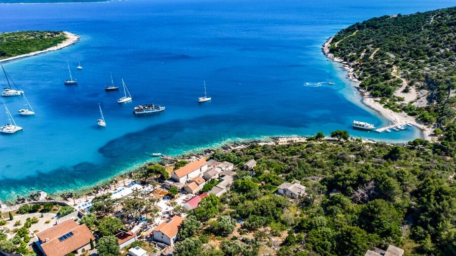 Split: Half-Day Blue Lagoon, Shipwreck, and Trogir Boat Tour - Leaving the Riva for the open Adriatic