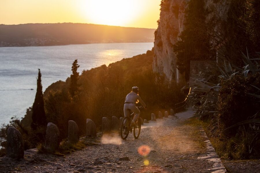 Split: Old Town Guided Bike Tour with Poljud Stadium - Croatian beer at the local pub