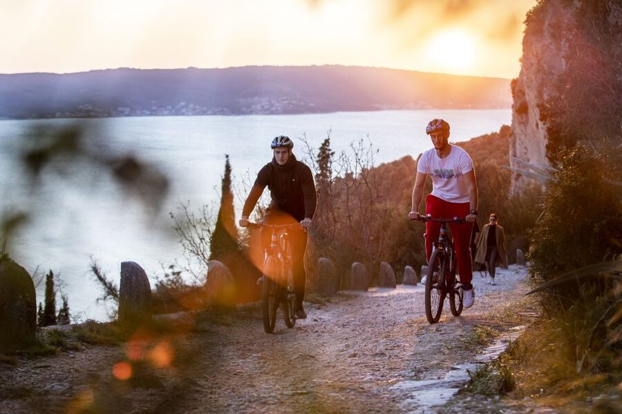 Split: Old Town Guided Bike Tour with Poljud Stadium - Timing, clothing, and practical planning