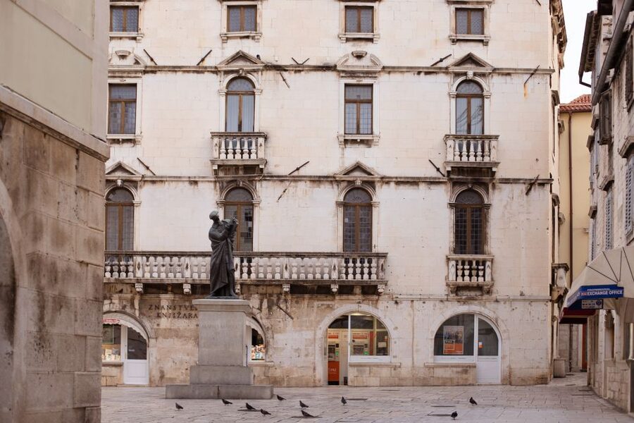 Split: Palace & Old Town Private Walking Tour-Entrance incl. - Gates, Vestibul, and the Roman street plan