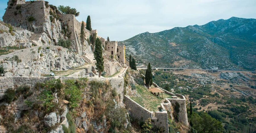 Split: Private tour to Klis Fortress and Vranjača cave - What the private format changes