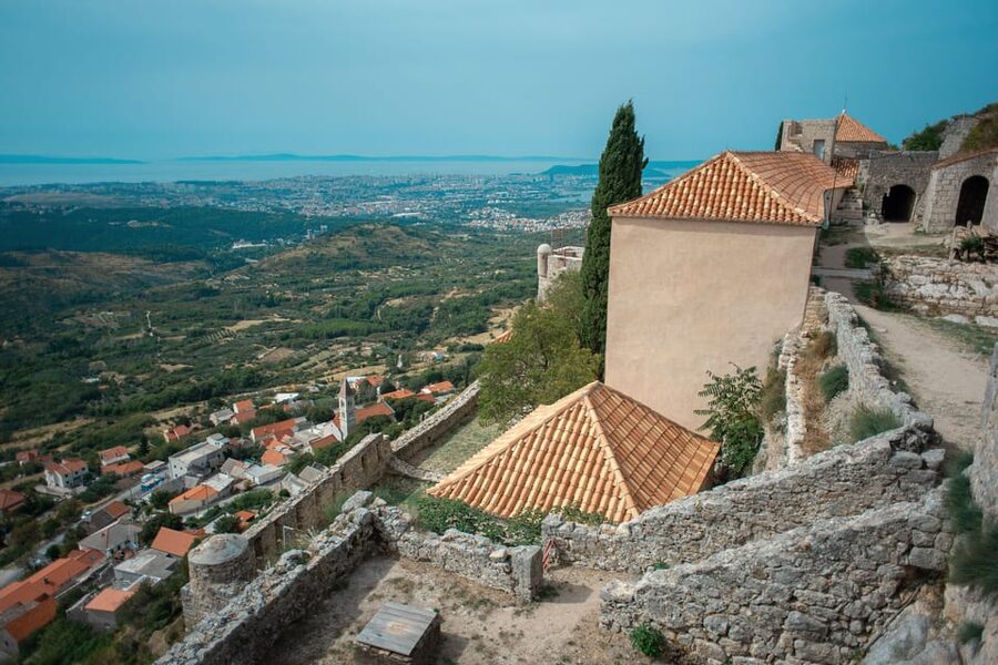 Split: Private tour to Klis Fortress and Vranjača cave - Who should book, and who should skip it