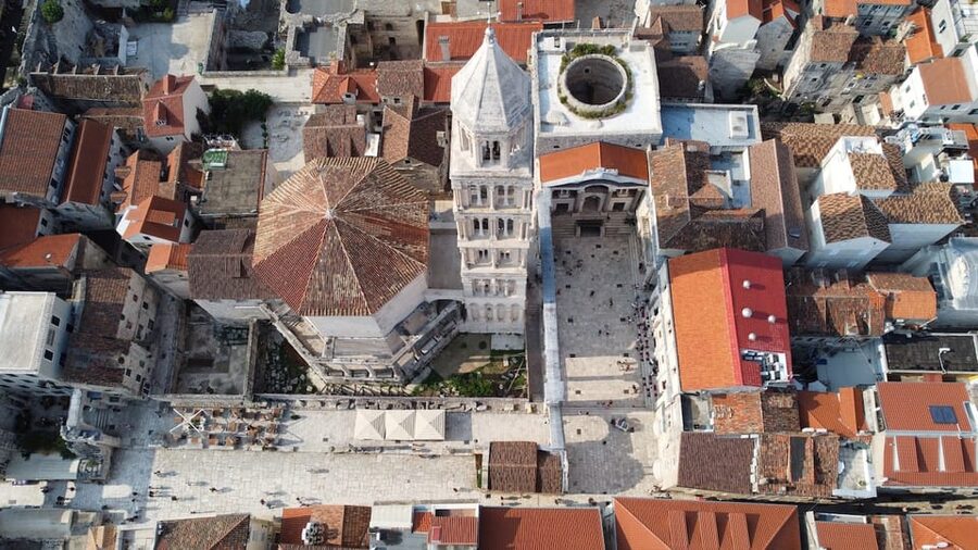 Split: Private Walking Tour for Families with kids (5-17y) - Guides Dana and Jen, and why the private format matters