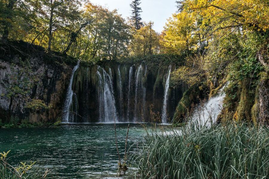 Split: Self-Guided Plitvice Lakes Day Tour with Boat Ride - The café stop and breakfast break