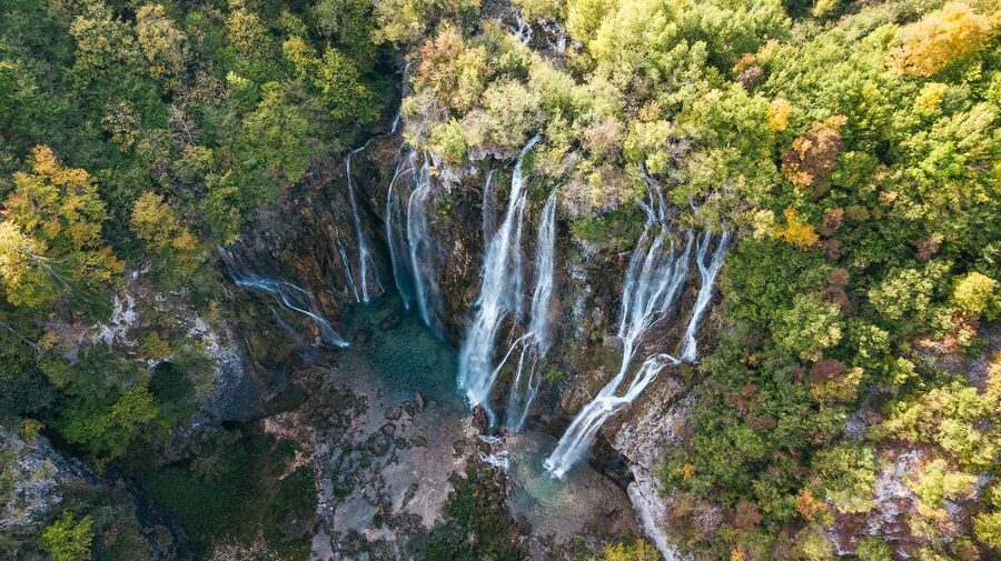 Split: Self-Guided Plitvice Lakes Day Tour with Boat Ride - Wooden paths, falls, and photo stops