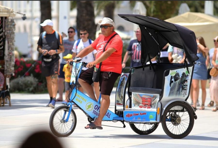 Split Tour in Private Electric Rickshaw - A proper pause at Bene Beach