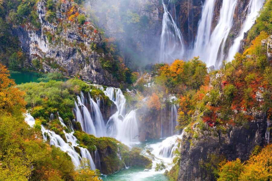 Split: Transfer to Zagreb with Plitvice Lakes Entry Tickets - What the boat and panoramic train add