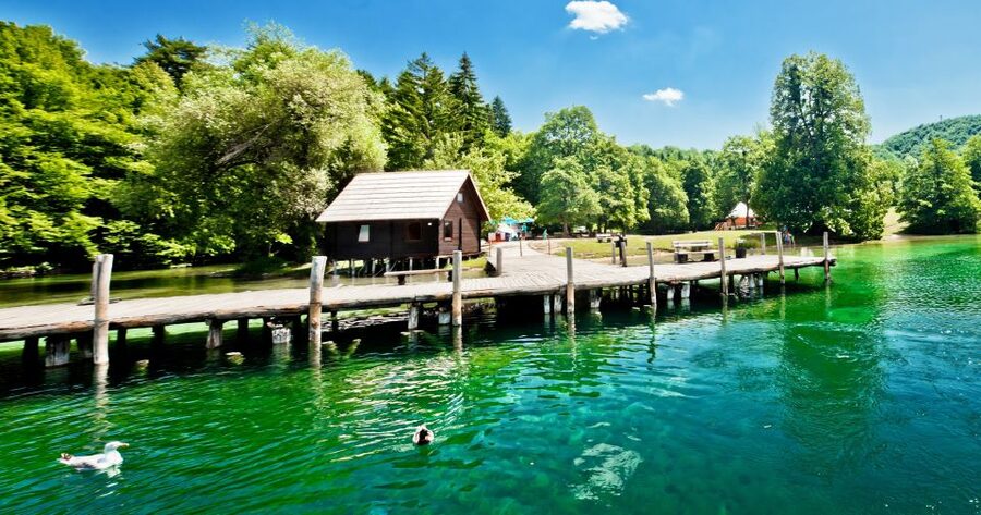 Split: Transfer to Zagreb with Plitvice Lakes Entry Tickets - The guides and how much commentary to expect