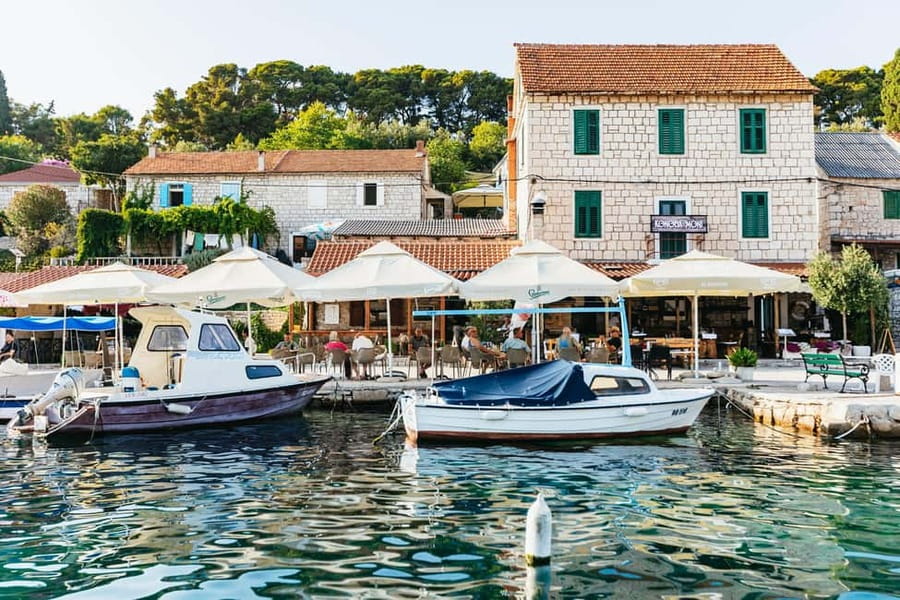 Split/Trogir: Blue lagoon and 3 islands speedboat tour - Maslinica: a gentle finish after the fast ride