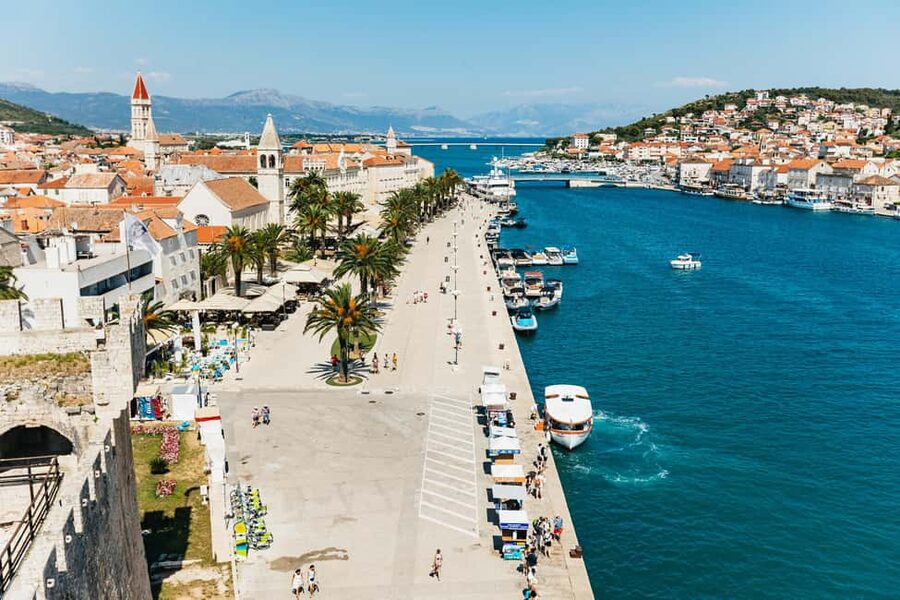 Split/Trogir: Blue lagoon and 3 islands speedboat tour - Blue Lagoon and Krknjasi Bay: clear water, rough footing