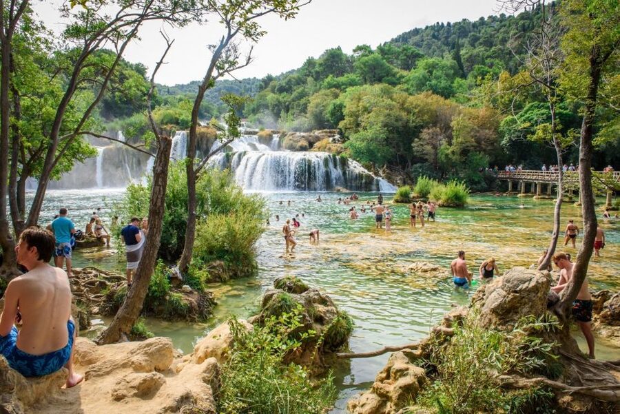 Split/Trogir: Krka National Park Day Trip with Wine Tasting - Wine tasting in a local konoba