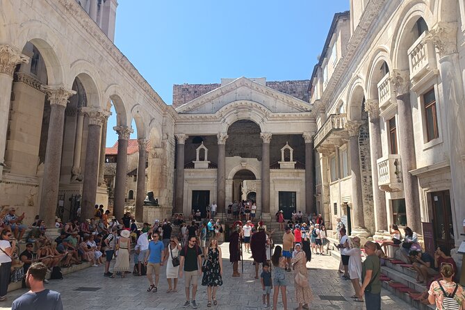 Split Walking Tour with Professor of History - The pace, group size, and guide style