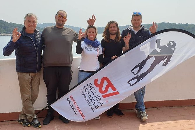 SSI Open Water Diver Course - Learning with an instructor who watches the details