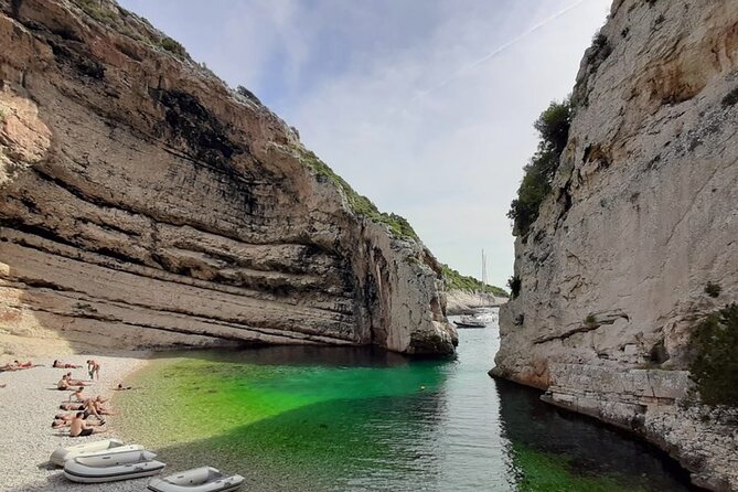 Stiniva, Green Cave, Blue Lagoon & Secret places - What the crew adds to the afternoon