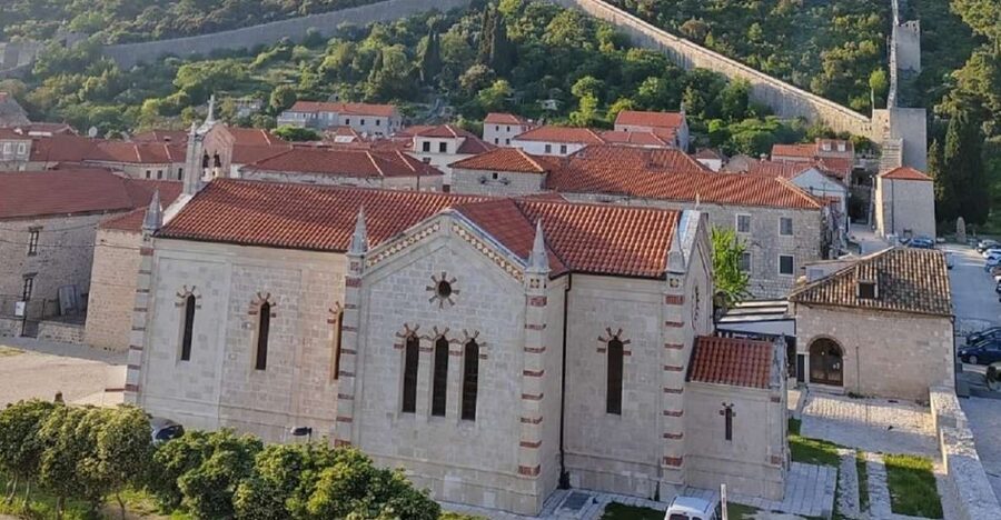 Ston private walking tour with the walls and saltworks visit - Starting in Ston’s medieval center