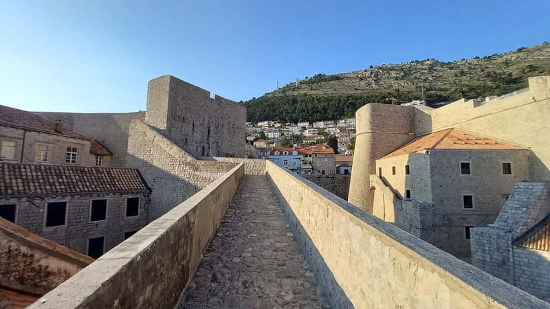 Sunset Wall Walk: 75-Minute Guided Tour & Free Exploration - Quick take on the Sunset Wall Walk