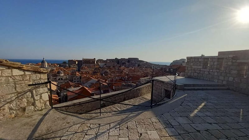 Sunset Wall Walk: 75-Minute Guided Tour & Free Exploration - Who should book the Sunset Wall Walk?