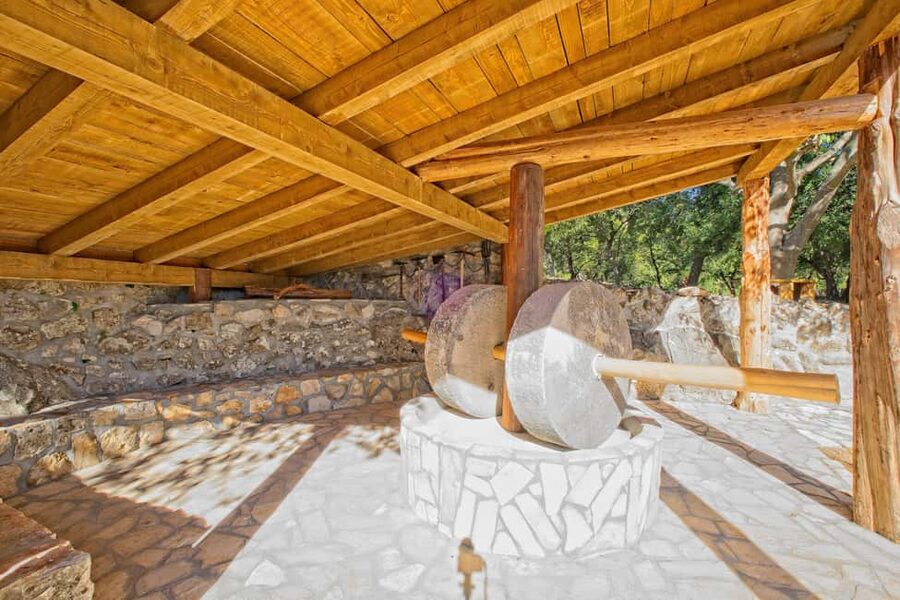 Taste & Tradition of Dubrovnik Countryside - A substantial tasting at Izletište Mlin