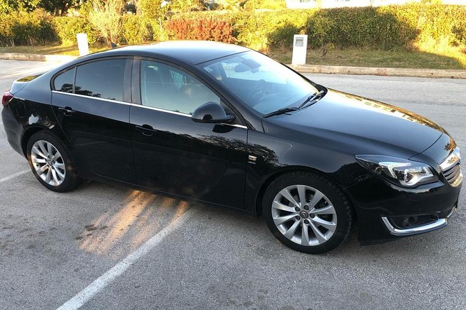Transfer Dubrovnik-Dubrovnik airport - Meeting your chauffeur with luggage in hand