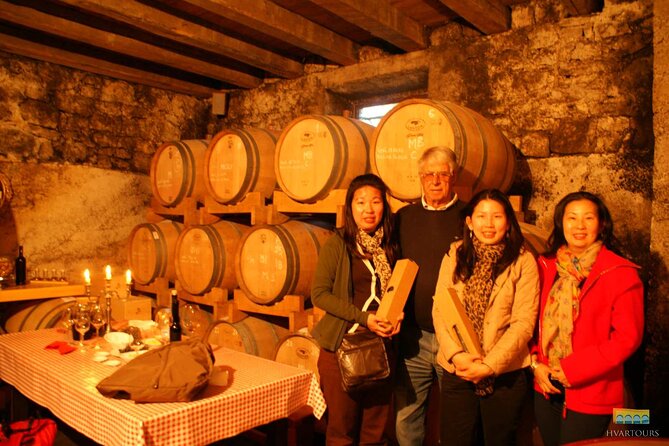 Twice the Wine - Two wineries half day tour, with delicacies - What you will taste and how much food to expect