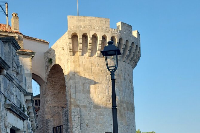 Walking Tour in old town Korcula 1 Hour - Meeting at Foša and arranging port pickup