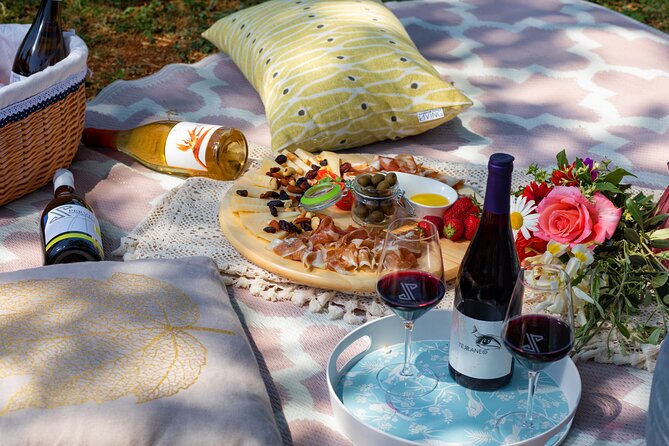 Wine picnic - Arriving at the Pervino property