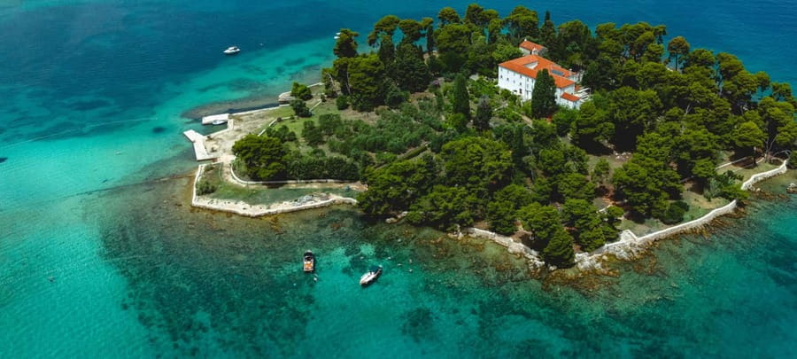 Zadar: 3 Islands Luxury Boat Tour with Aperol Spritz - Leaving Foša Harbor with Zadar behind you