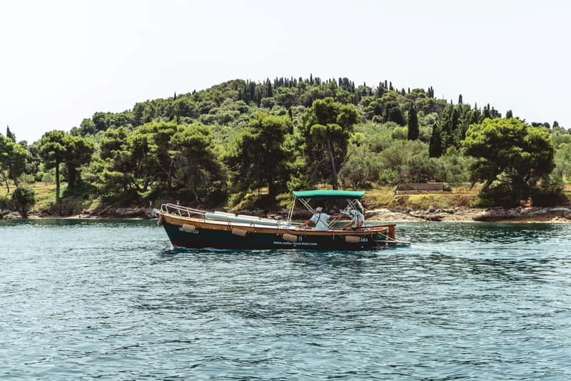 Zadar: 3 Islands Snorkeling Cruise with Prosecco - Prosecco, fruit, and the practical side of the boat