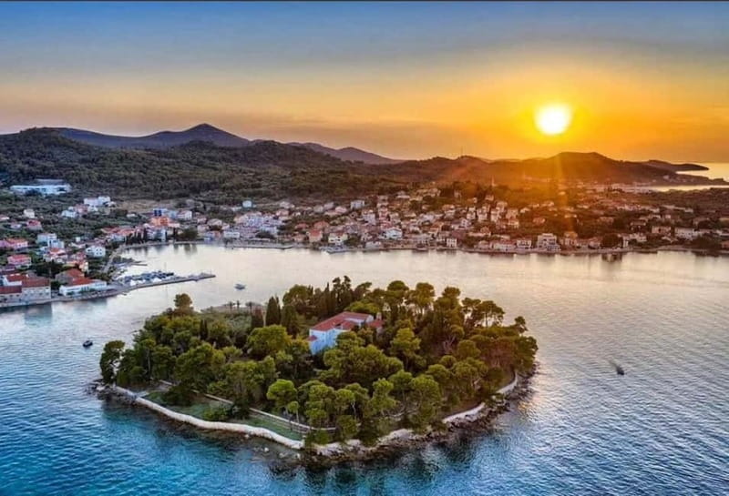 Zadar: 3 Islands SpeedBoat Tour with Snorkeling and Drinks - At a glance