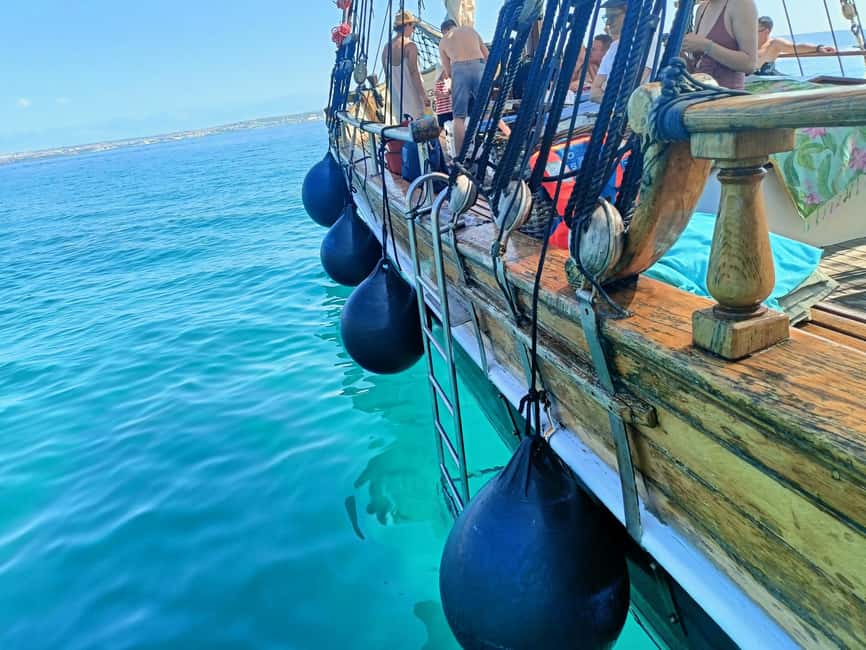 Zadar: Boat Tour with Unlimited Wine & 3 Stops - Kali combines a village visit with beach time