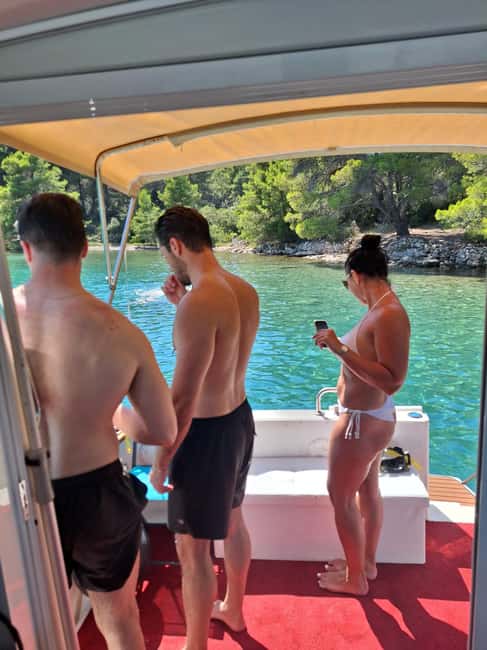 Zadar: Islands & Lagoons Tour with Drinks and ECO fruits... - Fruit, wine, and the simple pleasures aboard