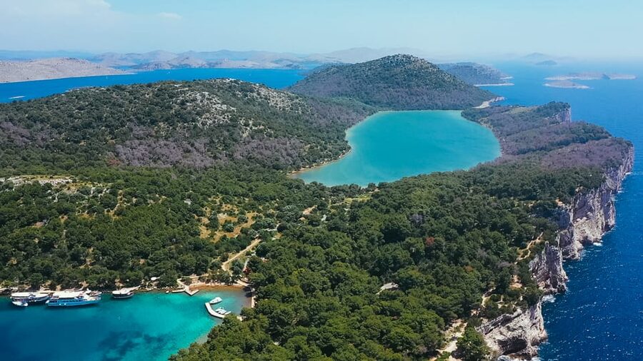Zadar: Kornati Boat Trip with Lunch and Swim Stops - Food, service, and the human side of the day