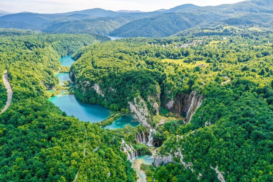 Zadar: Plitvice Lakes Full-Day Guided Tour with a Boat Ride - Weather, clothing, and walking advice