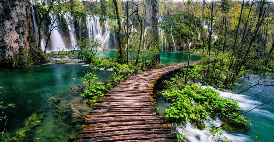 Zadar: Plitvice Lakes Guided Day Tour with Tickets - Key points at a glance