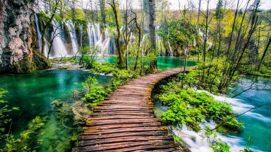 Zadar: Plitvice Lakes with Boat Ride and Zadar Old Town Tour - Returning to Zadar and seeing the Old Town