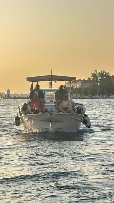 Zadar: Sunset boat tour with champagne - Cruising toward Foša as the light fades