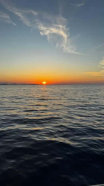 Zadar: Sunset boat tour with champagne - What the $20 price really covers