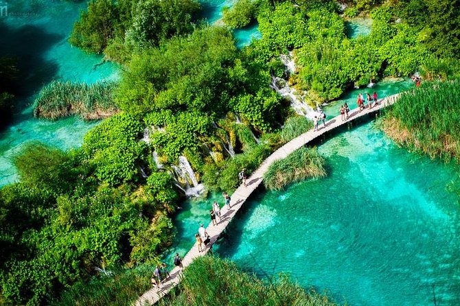 Zadar to Plitvice lakes: Guided tour with pre-booked tickets - The short Lika River refreshment stop