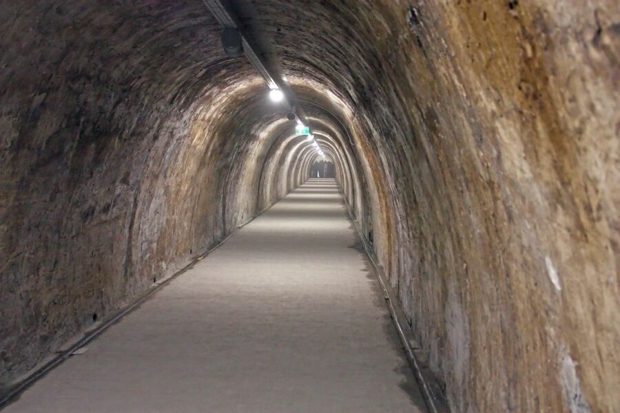 Zagreb: Communism and Croatian Homeland War Tour - The basement shelter and the Homeland War video