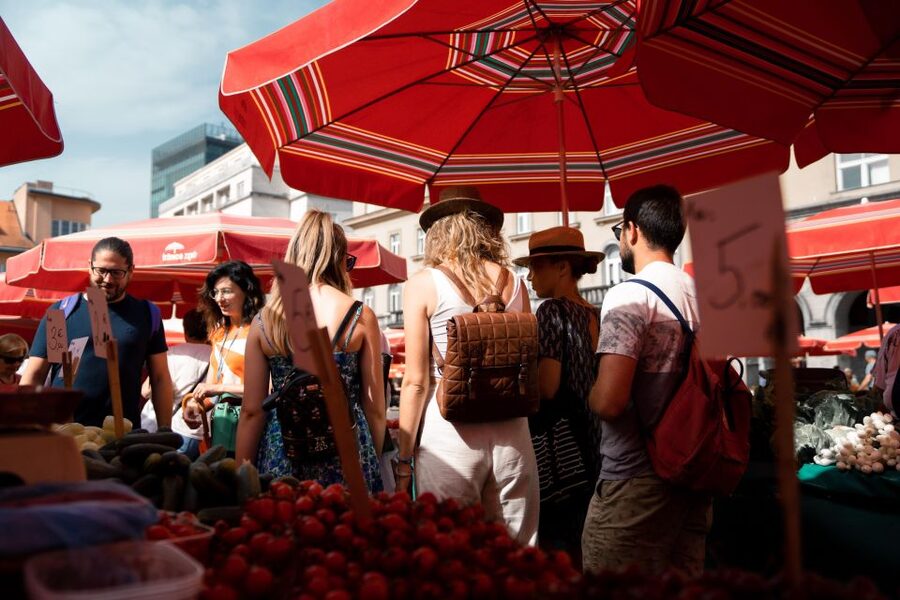 Zagreb: Food Tour with Tastings - Group size and the feel of the experience