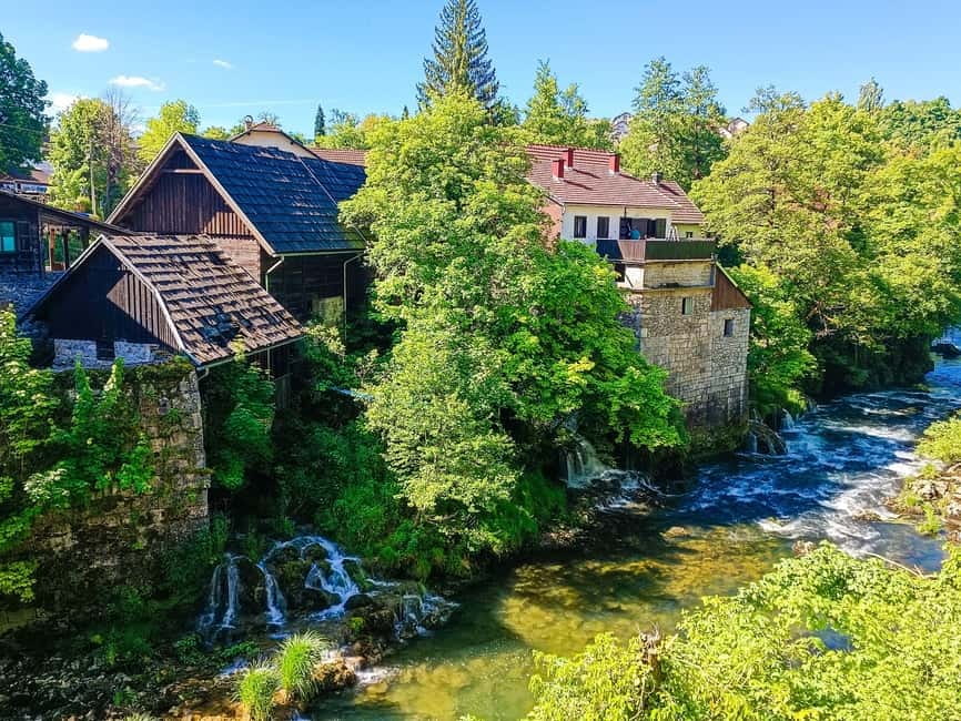 Zagreb: Plitvice with Ticket & Rastoke Tour for Max 8 people - What the guide adds to the day